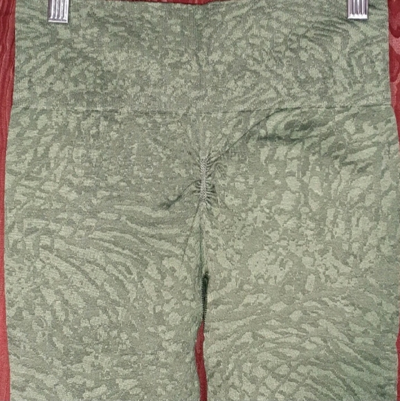 Gymshark Seamless Leggings Army Green Size XS Yoga Workout Running Gym - Picture 5 of 15